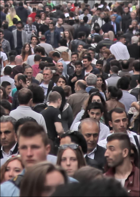 Weltbevölkerung 2021/2022: 7.920.278.000 Menschen bei verringertem Wachstum