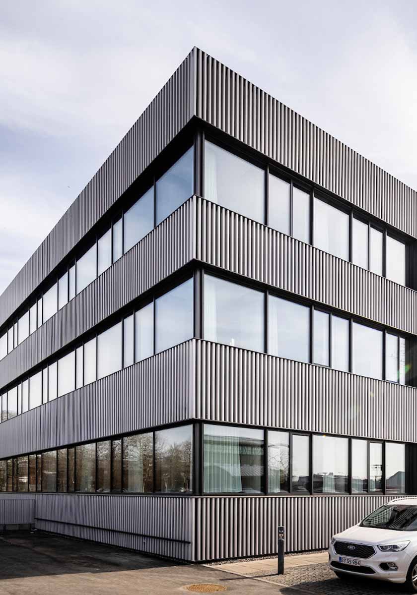 Tonality präsentiert Keramikfassade mit integrierter Lüftungsanlage