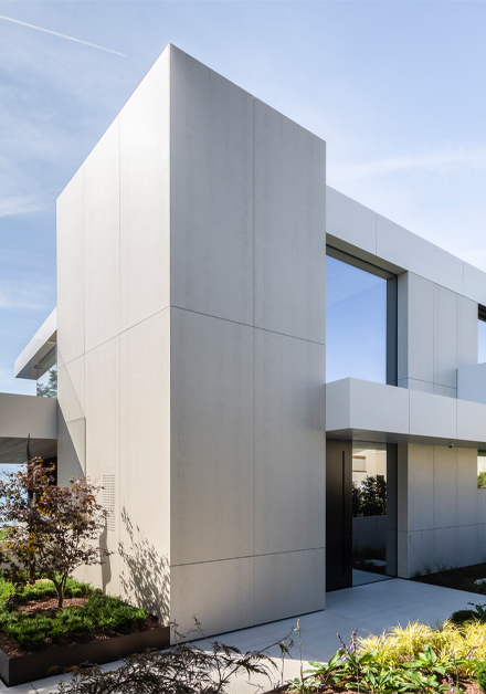 Fassadenoptimierung mit Dekton und Schöck Isolink