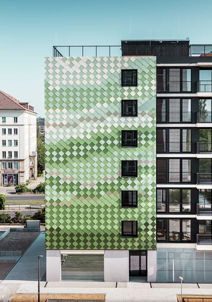 Fassade mit Aluminiumrauten in Sonderfarben - das „Pick-Nick” in Dresden