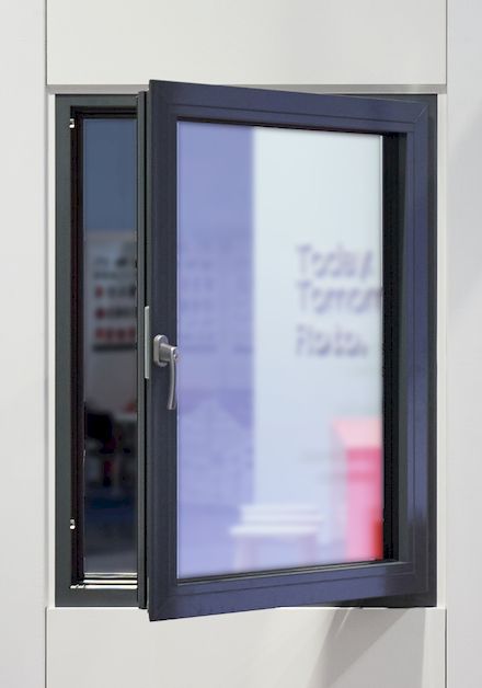 Roto NX und AL: Neue Beschlaglösungen für moderne Fensterarchitektur