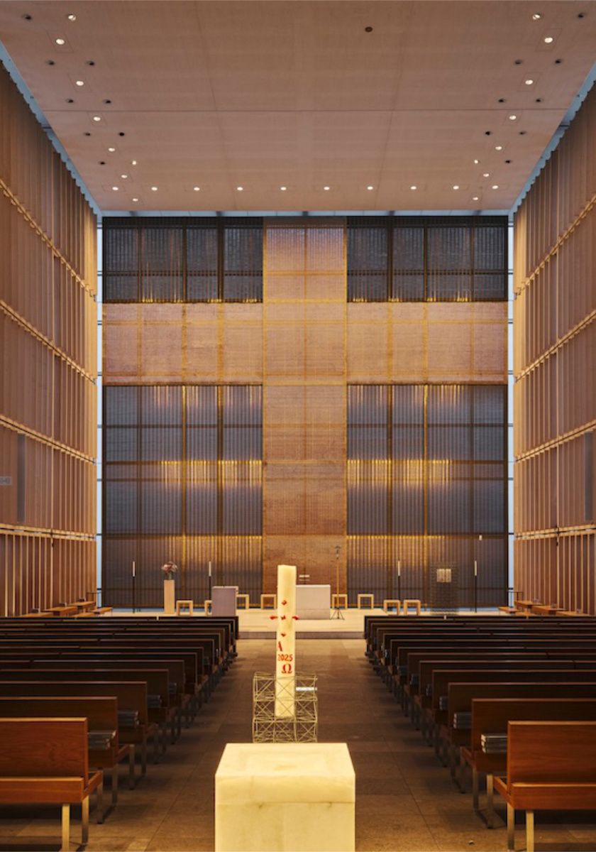 ERCO modernisiert Beleuchtung der Herz Jesu Kirche München