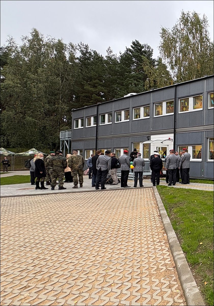 Modulares Schulgebäude für Kinder deutscher Soldaten in Vilnius