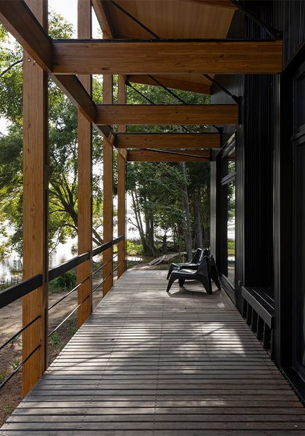 Amphibisches Bauen auf sumpfigem Gelände: Passivhaus Casa Biguá, Argentinien