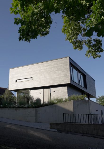 Flying Cube: Architektur, die zu schweben scheint