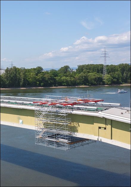 Hängegerüste gewährleisten Instandsetzung der BARA-Brücke im laufenden Betrieb