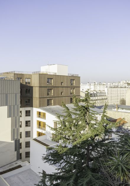 Parkhaus wird Wohnraum: Umbau und Holzaufstockung an der Avenue Parmentier in Paris