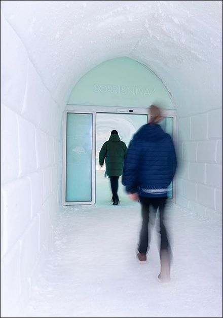 Dormakaba: Test neuer Zutrittssysteme im nördlichsten Eishotel der Welt