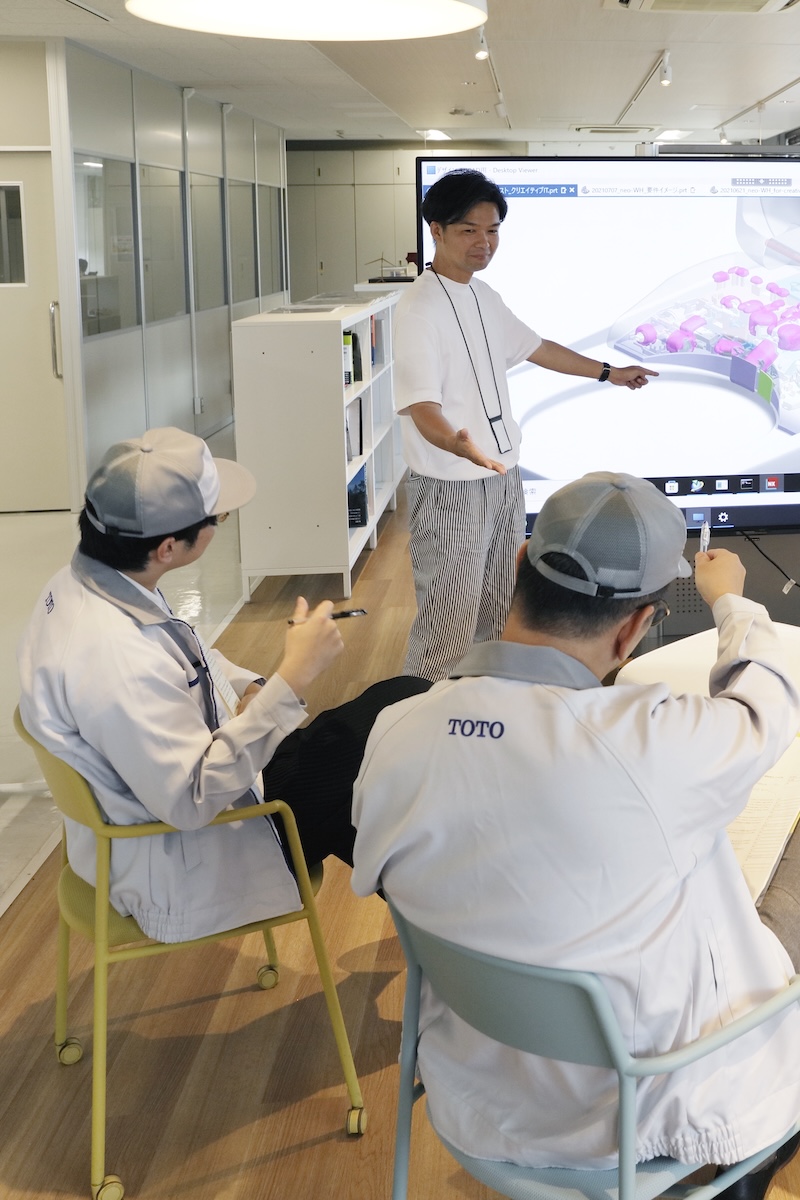 Daily Wellness: TOTO stellt Toilette mit Gesundheitsanalyse vor