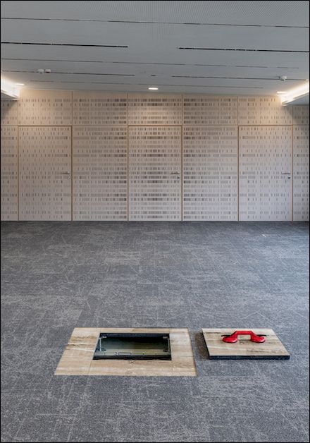 Lindner Loop: Aufbereitete Doppelbodenplatten für zirkuläres Bauen