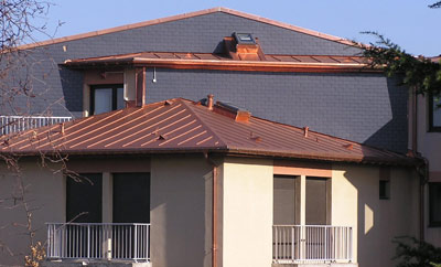 Kunststoffdach, Kuperdach, Kunststoffbedachung, Dachabdichtung, Dachfläche, Kupferblech, Bitumenschindel, Flachdachtechnologie, Kunststoff-Dachbahnen, Kunststoffvlies, Flächenbahn, Flächenbahnen