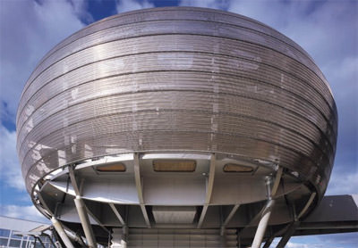 Metallgewebe, Raumteiler, abgehängte Decke, Fassadenverkleidung, Sonnenschutz, Balkone, Brüstungen, Verkleidung, Treppenhausverkleidung, Rolltore, technische Weberei, Architekturgewebe, Designgewebe