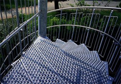 Spindeltreppe, Spindeltreppen, Treppen, Treppe, Stufen, Podeste, Spindeltreppen, DIN 1461, Gumminoppen, Rutschhemmung, rutschhemmend
