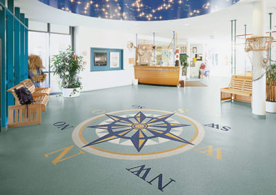 Individuelles Bodendesign mit nora Intarsien | Intarsienverlegung mit