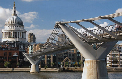 Millennium Bridge London, selbstorganisierte Schwinnungen, Fußgängerbrücke, Millenniumsbrücke, Themse, Bauwerk, Brücke, Oszillationen