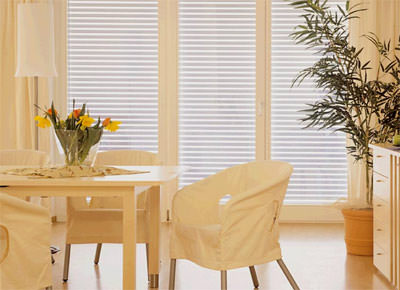 Tageslicht-Rollladen, Rollläden, Alu-Rollladen, Kunststoffprofil, Rollladen, Tageslicht, Sichtschutz, Sonnenschutz, Lärmschutz, diffuses Licht