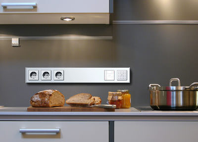 Steckdosen, Steckdosenleiste, Steckdosenleisten, Elektroinstallation, Elektro, Steckdose, Tastschalter, Funk-Panikschalter, Funk-Bussystem, Tastdimmer, Funk-Wandsender, Türkommunikation