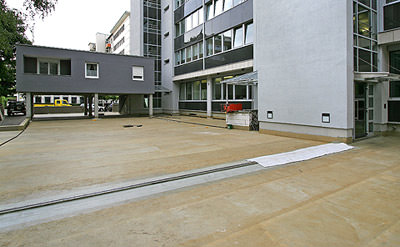 Bauwerksabdichtung, Flüssigabdichtung, Parkdecksanierung, Gebäudeabdichtung, Gußasphalt, Flüssigkunststoff, Schwundrisse, Parkplätze, Parkplatz, Asphalt, Abdichtung, dauerelastische Rißüberbrückung, Parkdeck, Tiefgarage