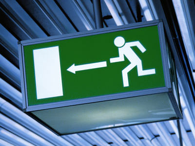 Massenpanik, Feuer, Explosion, Rettungsweg, Fluchtweg, Rauchentwicklung, Panikreaktionen, Panik, Gefahrensituationen, Flucht, Fluchttor, Fluchtwegplan, Großveranstaltungen, Sicherheit, Brandschutz, Rettungswege, Fluchtwege, Fluchttüren, Rettungskräfte
