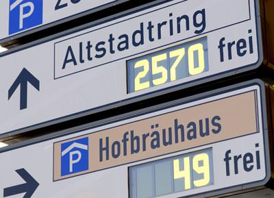 Parkleitsystem, Pakrhäuser, Parkhaus, GPRS, Parkleitsysteme, kabellose Verkehrsführung, kabelloses Verkehrskeitsystem, Tiefbau, Funkübertragung, Funk, Siemens, Setrix, Funkanbindung, Internet, Verkehrsmanagement