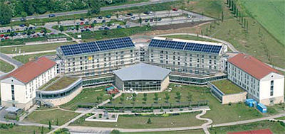 Solaranlage, Solaranlagen, Solare Gro�anlage, Solarheizung, Solardach, Brauchwassererw�rmung, Warmwasserbereitung, Solarkollektoren, solare Kombianlagen, Solarspeicher