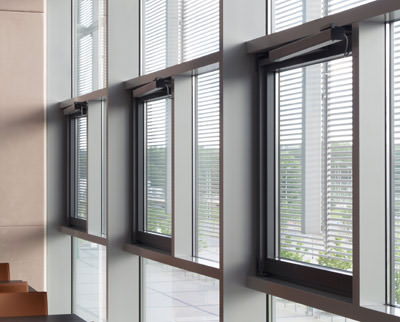 Kettenantrieb, Scherenantrieb, Oberlicht�ffner, T�rtechnik, Fenstertechnik, Sicherheitstechnik, RWA-Anlage, NRWG