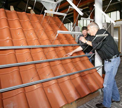 sturmsicherer Dachziegel, Sturmklammer, Sturmfix, Dachziegelpalette, Sturmklammern, sturmsichere Dachpfanne, Sturmsicherung