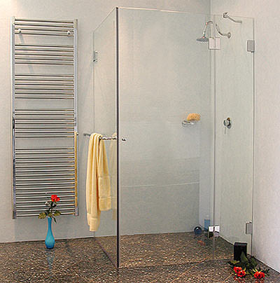 Duschabtrennung aus Glas, Glasduschw�nde, Glas-Duschkabine, Ganzgglasduschen, Glasdusche aus Sicherheitsglas, Runddusche, Eckdusche, Halbkreisdusche