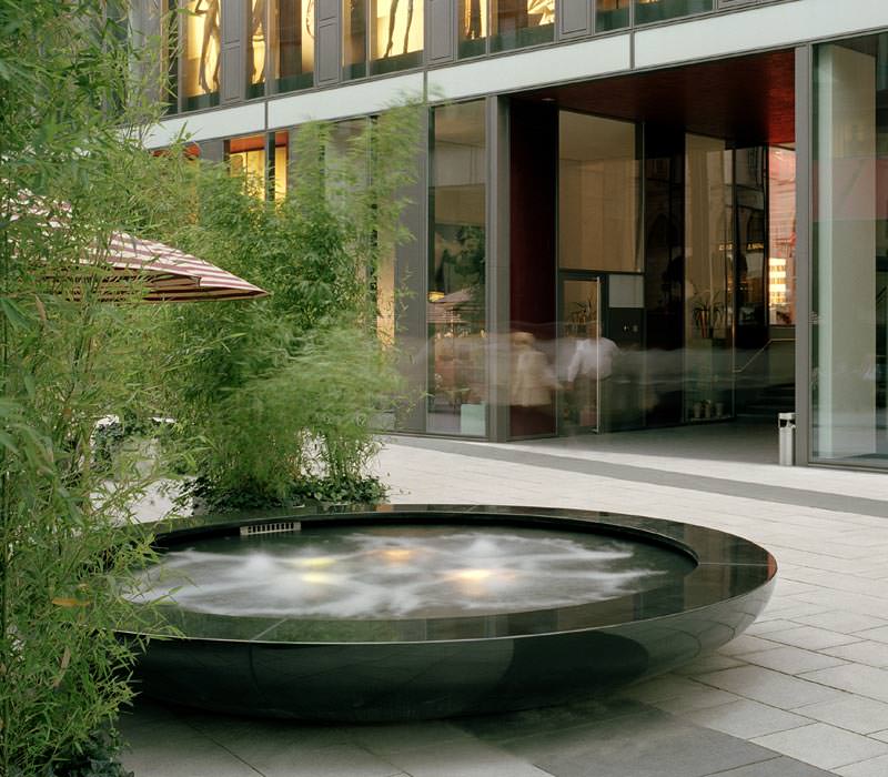 Handgefertigte public design elemente aus naturstein