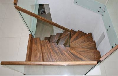 Treppengel�nder aus Glas, Baveg Treppe, Treppen, Glas-Gel�nder, Glas-Gel�ndersystem Lumexx, Treppenbauer, Holzhandlauf, Handlauf
