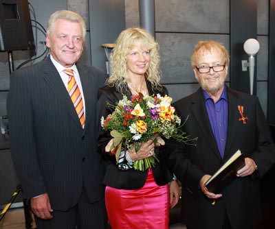 Wirtschaftsminister Ernst Pfister, Jürgen G. Hess und Ehefrau Monika
