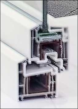 Rehau und AGC kooperieren bei Entwicklung und Vertrieb von Vakuumisolierglas-Fenstern