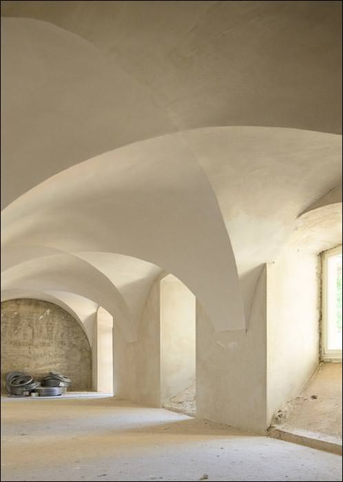 Klostersanierung in Würzburg mit innenliegender Mikrohohlglaskugeln-Spritzdämmung von Maxit