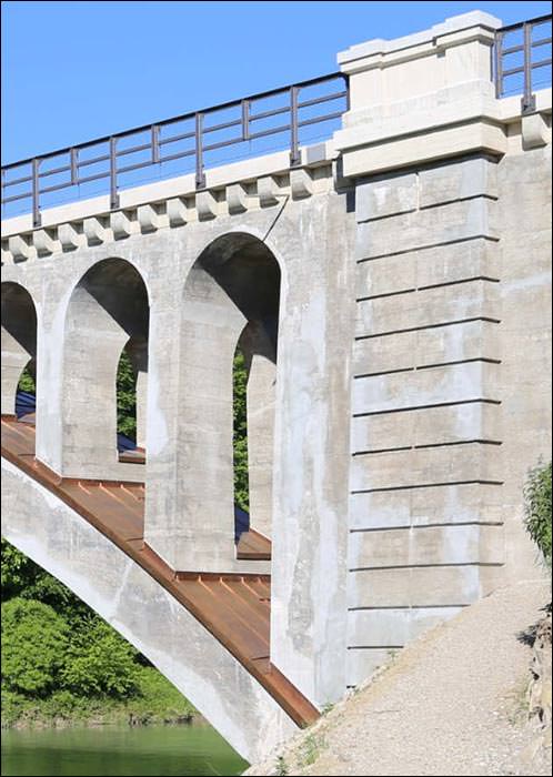Illerbrücke: Denkmalgeschützte Ingenieurbaukunst aus Stampfbeton mit Nassspritzmörtel saniert