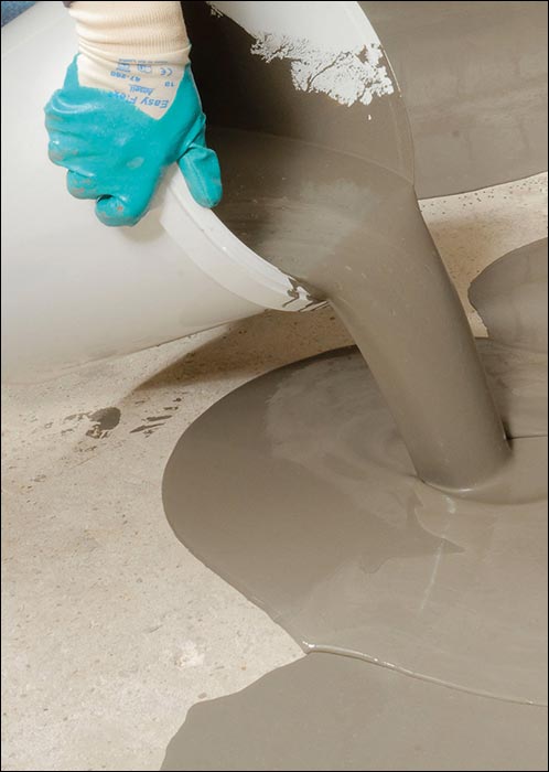 Neue abdichtende und selbstverlaufende Bodenausgleichsmasse von Remmers: WP Flow