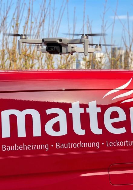 Dachinspektion per Drohne: Luftbilder unterstützen Wartung und Schadensfrüherkennung