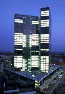Vienna Twin Tower: Glasfassade, Glasprojekte, Glasarchitektur, Verglasung, Glasfassade, Bürokomplex, Glastechnologie, Sonnenschutzglas, Fassadenarchitektur