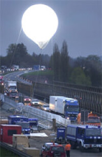 Leuchtballons erhellen die Umgebung mit gleichmäßigem, tageslichtähnlichem Licht
