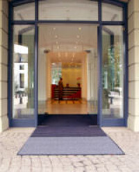 Dem Schmutz auf den Fersen