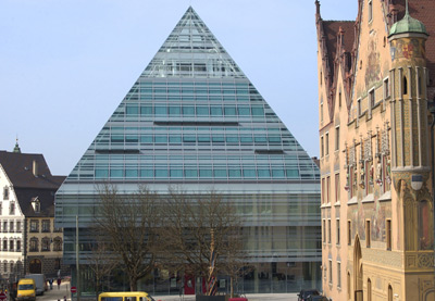 Architektur, Renault Gottfried Böhm, Bibliothek, Ulm, Altstadt, Glaspyramide,Design Trends