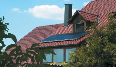 Solaranlage, Sonnenkollektoren, Solarwärmeanlage, Solarthermieanlage, Solarwärme, Solarthermie, Warmwasserbedarf, Warmwasser-Solarsystem, Sonnenenergie, Trinkwasser, Solarspeicher, Flachkollektoren