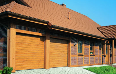 Sieht Aus Wie Holz Stahl Garagentor Im Landhaus Stil Holztor Holzgaragentor Stahltor Mit Holzdekor