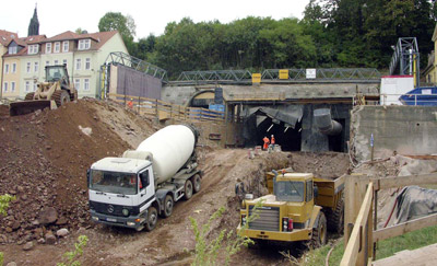 Spritzbeton, Betonbau, Spezialzement, Tunnelbau, Tunnel, Bindemittel, Baustofftechnologie, Zementwerk, Betonbeschleuniger, Portlandhüttenzement, Konstruktionsbeton