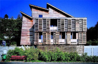 Klappladen und Schiebeladen aus Holz gegen Fassaden-Einerlei