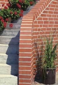 Mauer statt Maschendrahtzaun