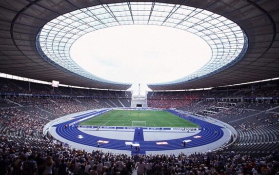 Leichtathletikflächen und Kunststofflaufbahn im Berliner Olympiastadion