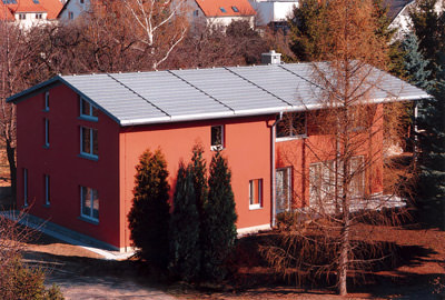 Solarwärme, Solarthermie, Solarwärmeanlage, Solaranlage, Solarwärmeanlagen, Solaranlagen, Wärmepumpenheizung, Wärmepumpe, Solarkollektor, Warmwassererwärmung, Zinkdach, Metalldach, Titanzin, Metalldach, Zinkdach, Solararchitektur, QUICK STEP-Treppendach