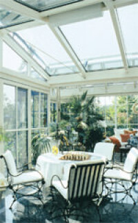 Wintergärten sind gegen Überhitzung und Überfeuchtung zu schützen