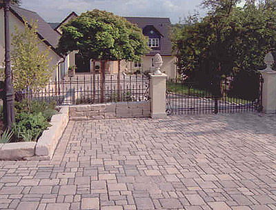 Pflastersteine, Ökologiepflaster, Pflaster, Terrassenplatten, Gartensteine, Gartenstein, Straßenpflaster, Außenplatten, Grundstücksauffahrt, Terrasse, Hauseingang, Terrassenplatte, KANN Baustoffwerke, Gartenbau, Landschaftsbau