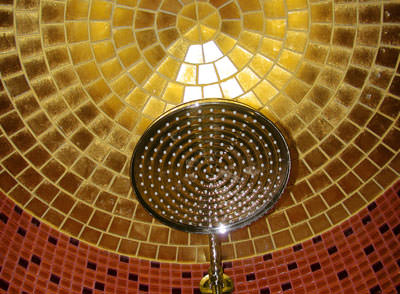 Glasfliesen, Glasmosaik, Fliesen aus Gold, goldene Mosaikfliesen, Mosaikfliese, Glasfliese, Fliese, Dusche, Glasmosaiksteinchen, Mosaik, Mosaike, Fliesen, Fassade, Bad, Mosaiksteine, Handarbeit